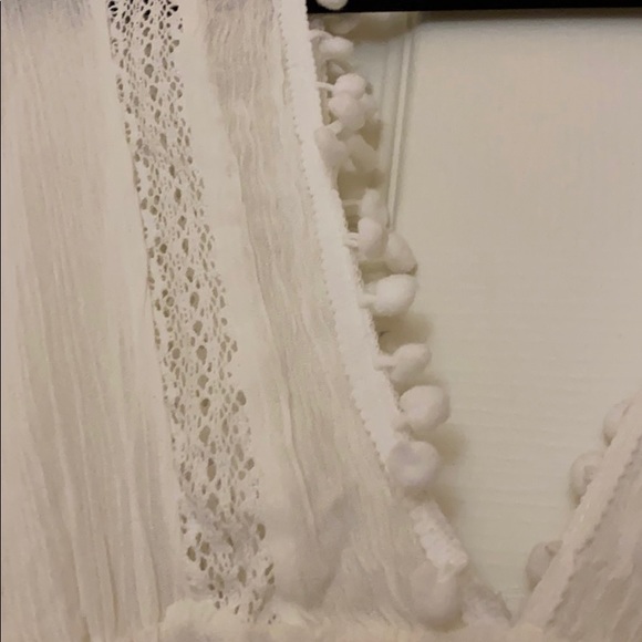 White deep V blouse - Picture 2 of 2